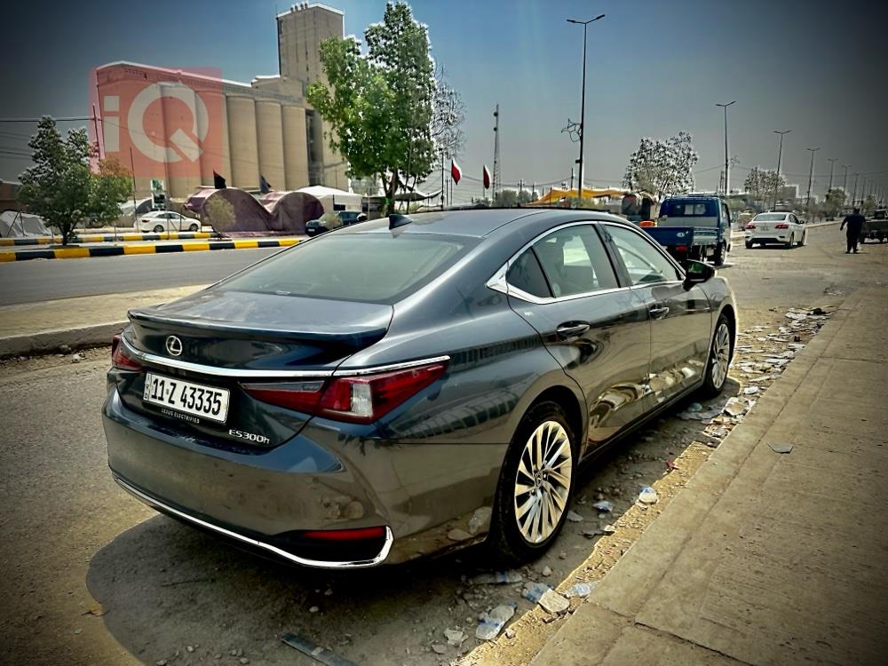 Lexus ES